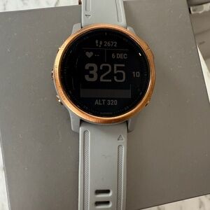 Garmin 6S Fenix Sapphire 42mm rose gold tone with powder grey.
